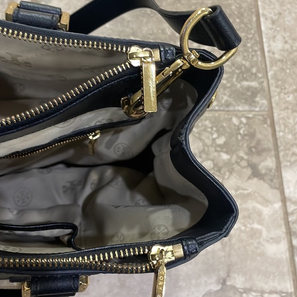 Tory Burch Robinson Double Zip Black leather Tote Bag - Picture 13 of 15